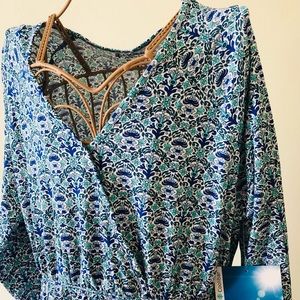 Coolibar V neck with elastic waist. 37 inches long. Waist 21 inches.